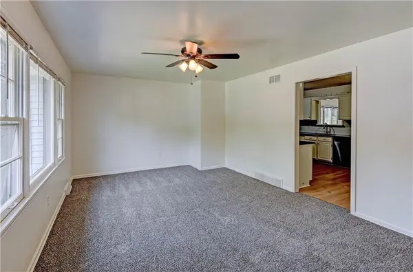 8805 Grandview ST, Overland Park, KS 66212