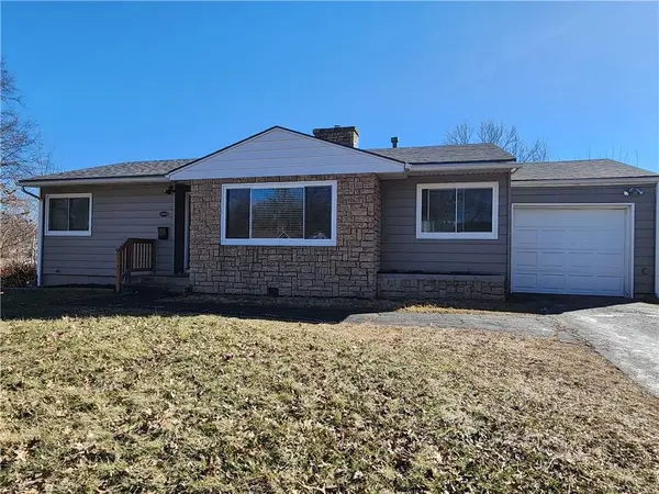3517 SLOAN DR, Kansas City, KS 66104