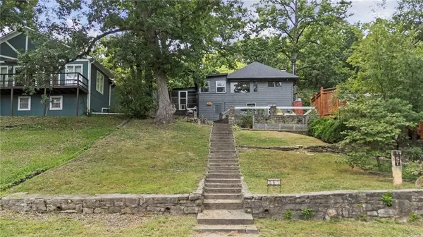 205 Lake Forest DR, Bonner Springs, KS 66012