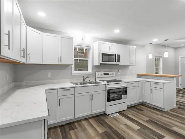 717 S 17th ST, St Joseph, MO 64507