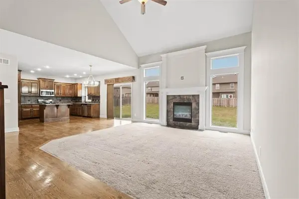 5700 NW 92nd TER, Kansas City, MO 64154