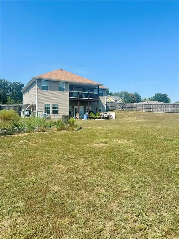 229 SE 141 st RD, Warrensburg, MO 64093