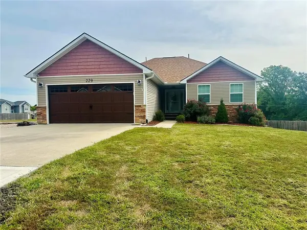 229 SE 141 st RD, Warrensburg, MO 64093