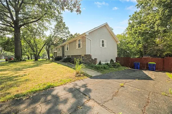 1000 SW Lakeview BLVD, Lee's Summit, MO 64081