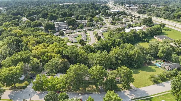 1000 SW Lakeview BLVD, Lee's Summit, MO 64081