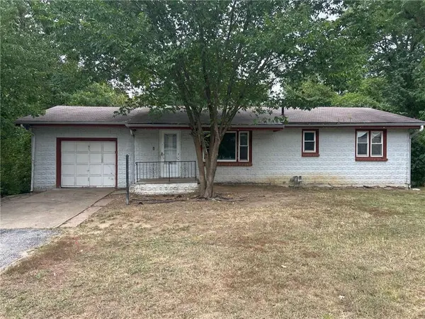 8911 Sammy LN, Kansas City, MO 64155