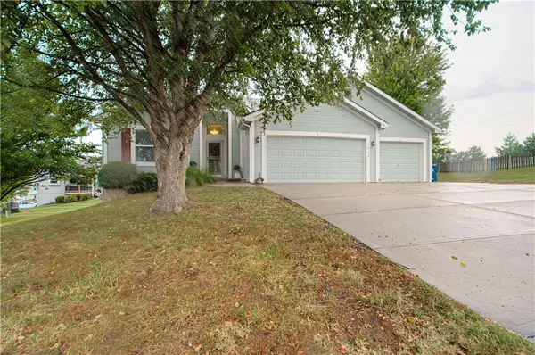 1004 Hackberry CT,  Liberty,  MO 64068