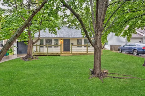 5509 W 50th TER, Roeland Park, KS 66202