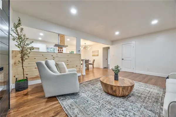 5509 W 50th TER, Roeland Park, KS 66202
