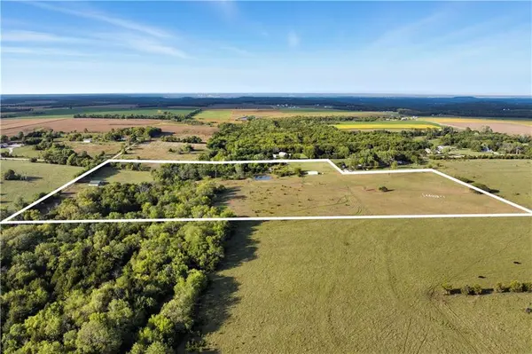 1369 N 550th RD, Baldwin City, KS 66006