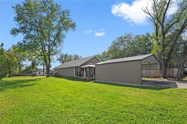 124 E Pacific AVE, Osawatomie, KS 66064