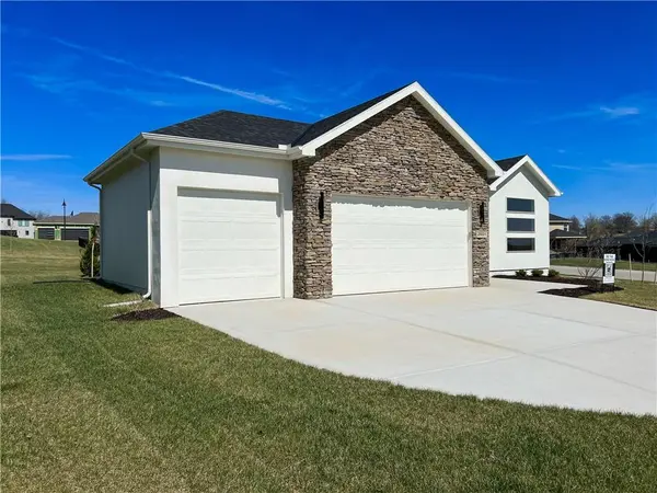 2601 NE Wheatley DR, Blue Springs, MO 64029