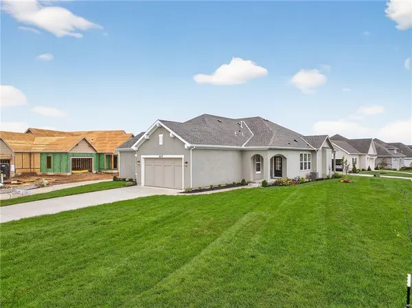 8217 Aurora ST, Lenexa, KS 66220