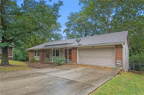 25 W 92nd TER, Kansas City, MO 64114