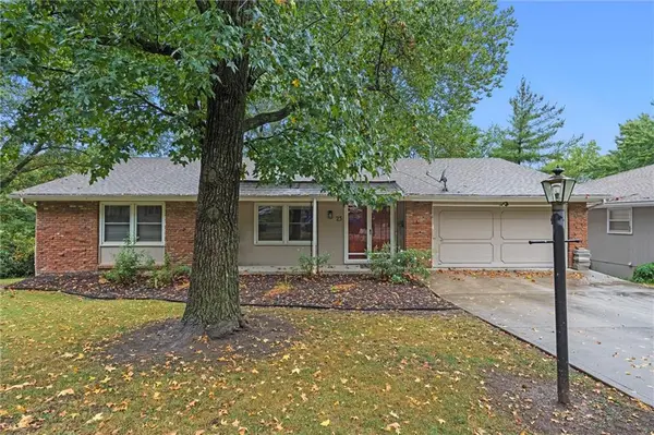 25 W 92nd TER, Kansas City, MO 64114