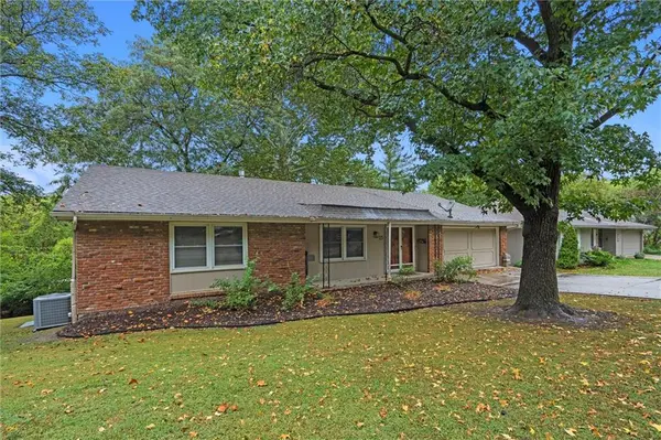 25 W 92nd TER, Kansas City, MO 64114