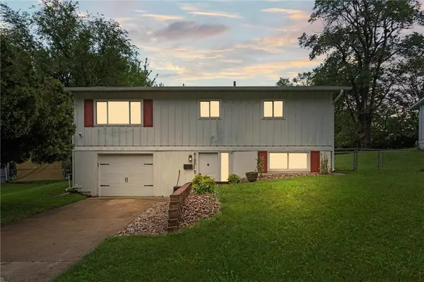 6105 E 152nd ST, Grandview, MO 64030