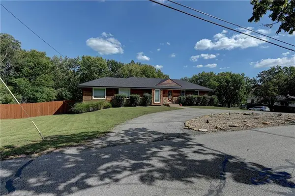 1197 S 104th ST, Edwardsville, KS 66111