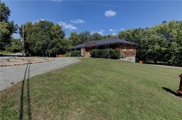 1197 S 104th ST, Edwardsville, KS 66111