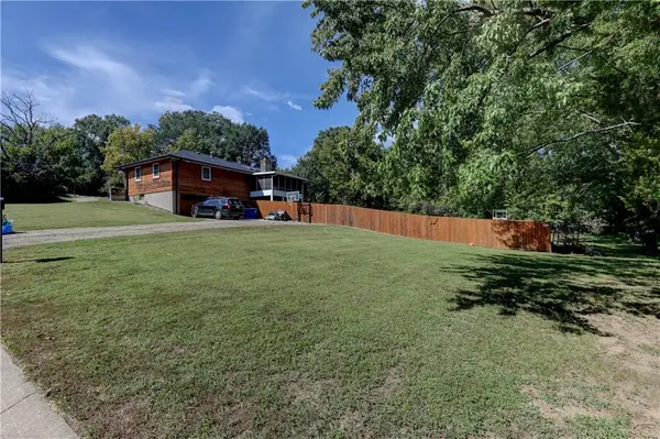 1197 S 104th ST, Edwardsville, KS 66111