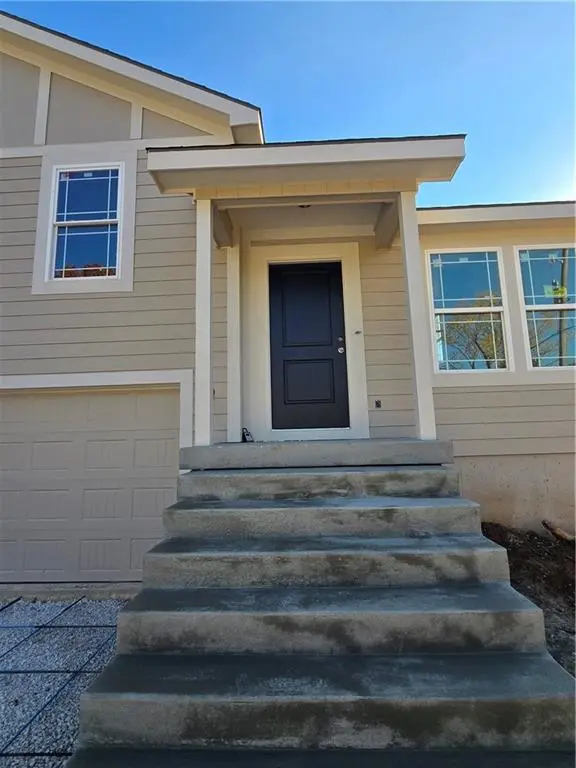 515 W Smith ST, Spring Hill, KS 66083