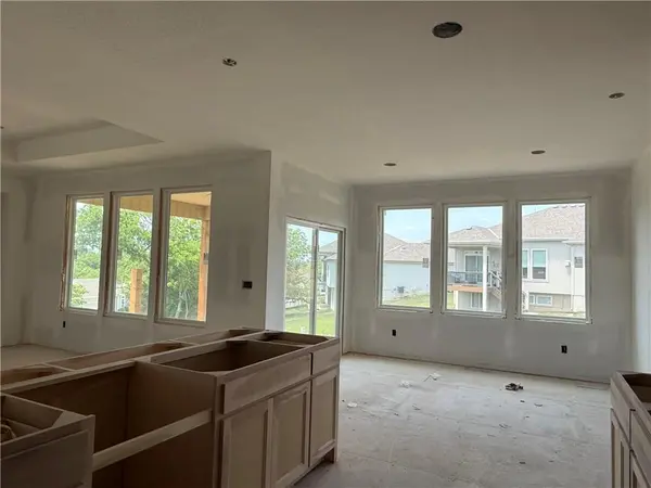 31538 W 86th ST, De Soto, KS 66018
