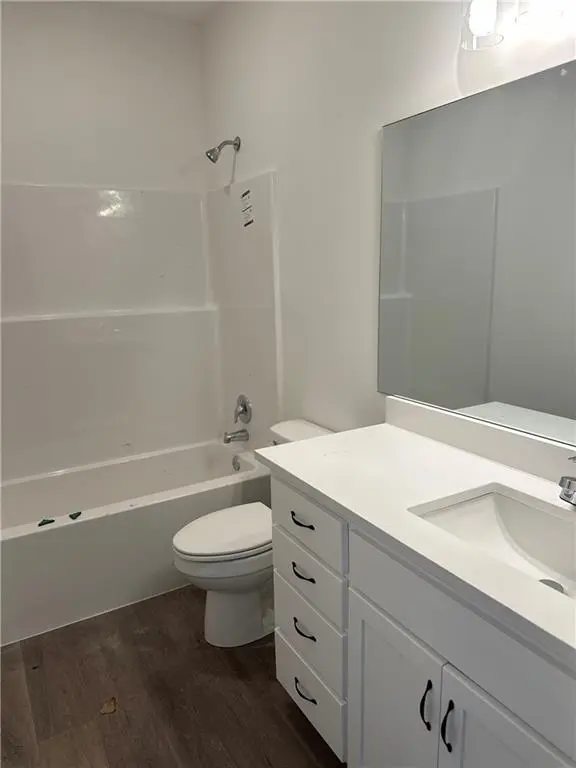 1302 NE Redwood CT, Oak Grove, MO 64075