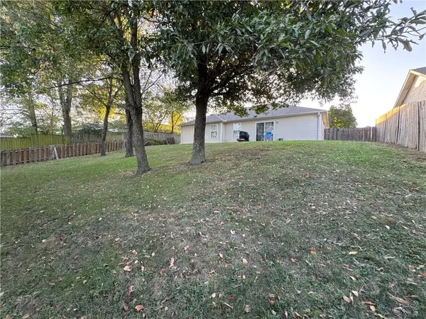 606 Kendrick ST, Knob Noster, MO 65336