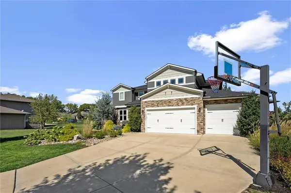 19723 Barstow ST, Spring Hill, KS 66083