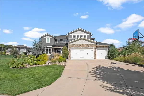 19723 Barstow ST, Spring Hill, KS 66083