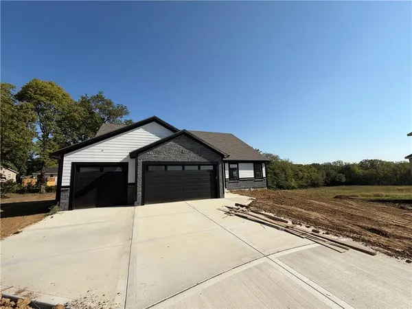 1349 N Holland CT, Independence, MO 64056
