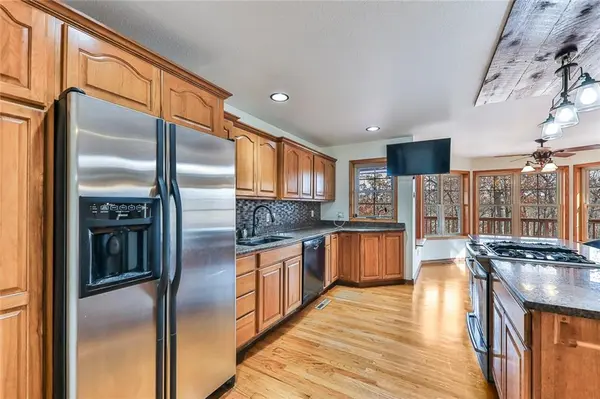 406A 21000 RD, Cherryvale, KS 67335