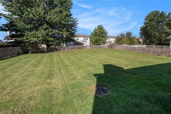 1588 Columbine CT, Liberty, MO 64068