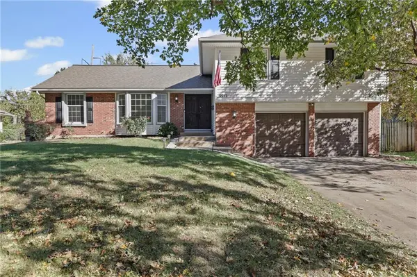 9312 W 81st TER, Overland Park, KS 66204