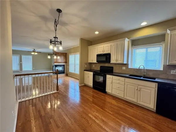 21928 W 121 ST, Olathe, KS 66061