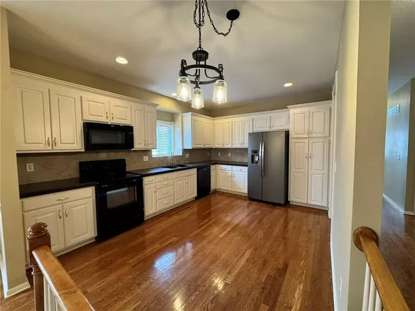 21928 W 121 ST, Olathe, KS 66061