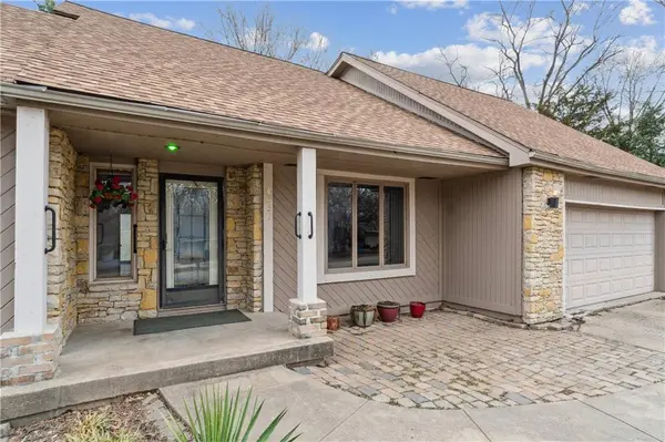 4531 Woodstock ST, Shawnee, KS 66218