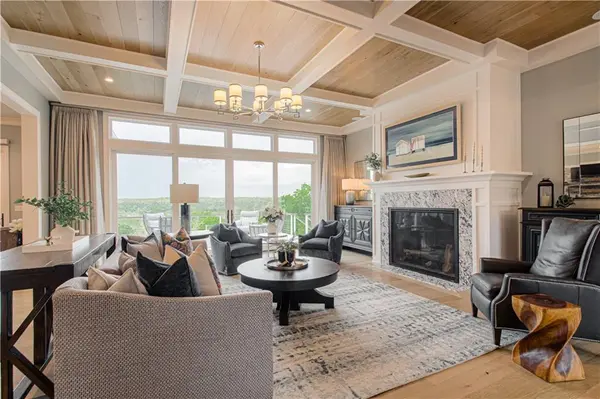 27582 W Highland CIR, Olathe, KS 66061