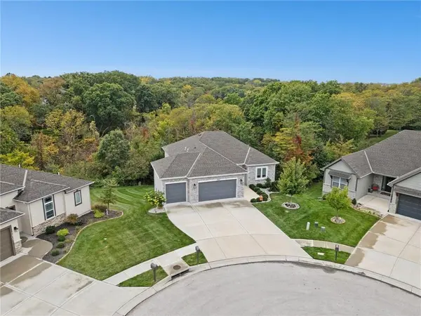 7400 NW Chambers CT, Parkville, MO 64152