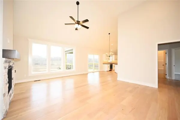 105 Johnson CIR, Dearborn, MO 64439