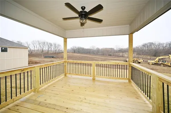 105 Johnson CIR, Dearborn, MO 64439