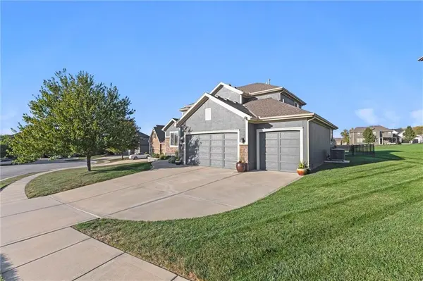1214 High Ridge CT, Raymore, MO 64083
