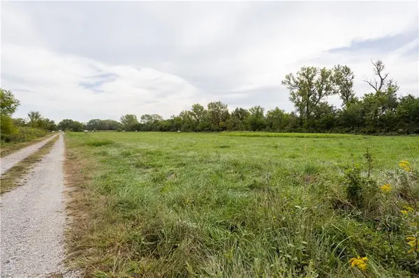 8602 E. Utopia DR, Bronaugh, MO 64728