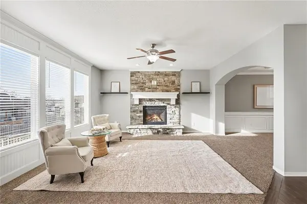 20457 W 107th TER, Olathe, KS 66061