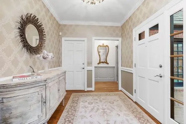 29 Compton CT, Prairie Village, KS 66208