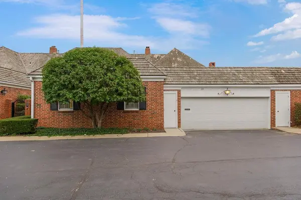 29 Compton CT, Prairie Village, KS 66208