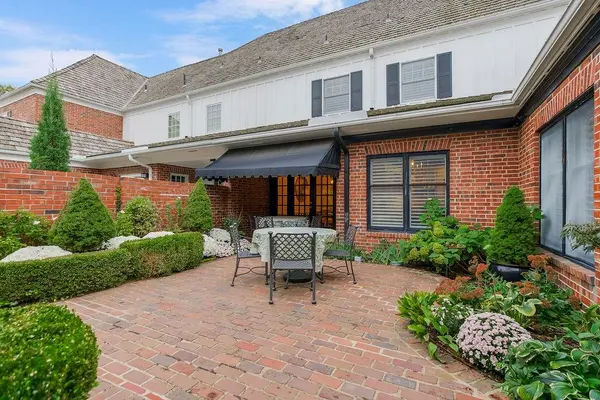 29 Compton CT, Prairie Village, KS 66208