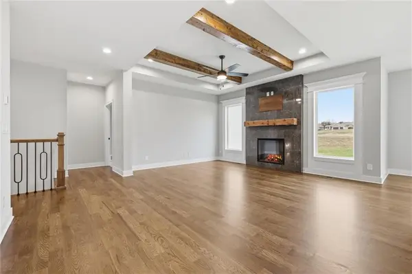 20040 W 226th TER, Spring Hill, KS 66083