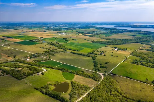 1200b E 100 RD, Berryton, KS 66409