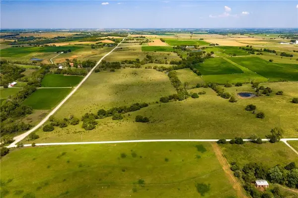 1200b E 100 RD, Berryton, KS 66409